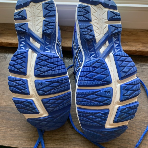 Like new ASICS. - Picture 7 of 7